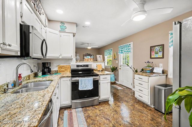 5206 Constance Dr, Louisville, KY 40272