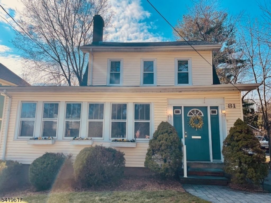 81 Vreeland Ave, Midland Park Boro, NJ 07432