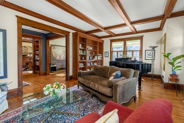 1825 Summit Avenue, Saint Paul, MN 55105