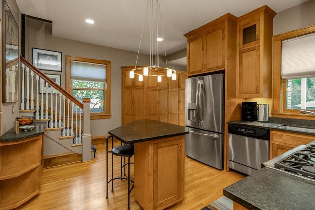 1825 Summit Avenue, Saint Paul, MN 55105