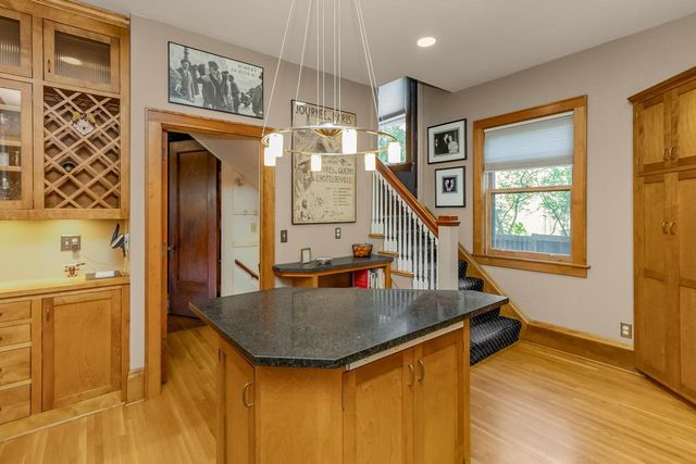 1825 Summit Avenue, Saint Paul, MN 55105