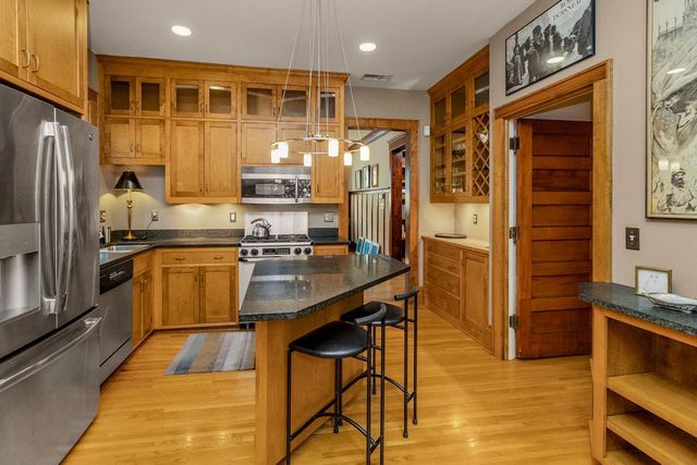 1825 Summit Avenue, Saint Paul, MN 55105