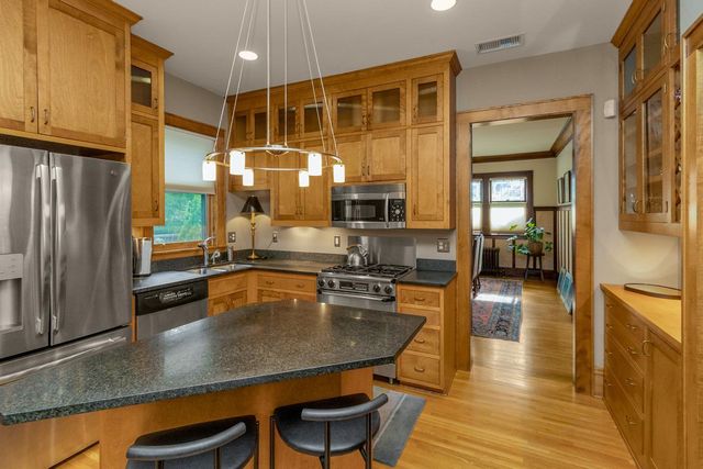 1825 Summit Avenue, Saint Paul, MN 55105