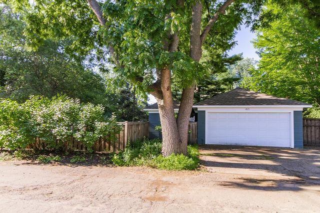 1825 Summit Avenue, Saint Paul, MN 55105