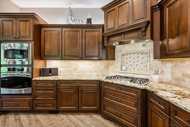 210 N City View Cir, Wichita, KS 67235