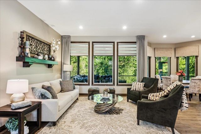 210 N City View Cir, Wichita, KS 67235