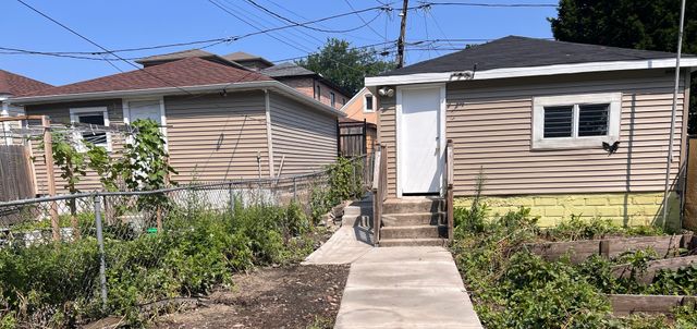 3741 S UNION Avenue, Chicago, IL 60609