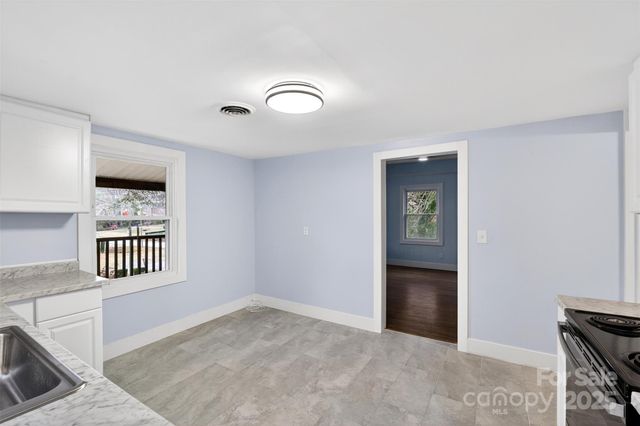 30 Porter Street, Tryon, NC 28782