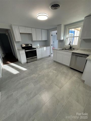 30 Porter Street, Tryon, NC 28782