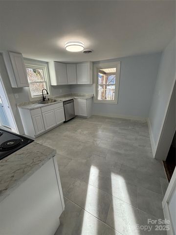 30 Porter Street, Tryon, NC 28782