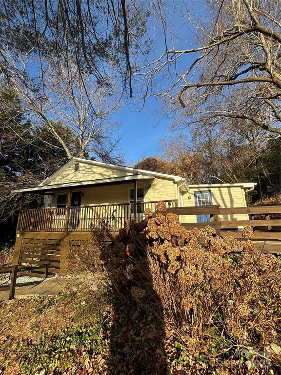 30 Porter Street, Tryon, NC 28782