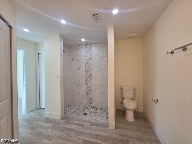 51 Wilmington PKWY, Cape Coral, FL 33993
