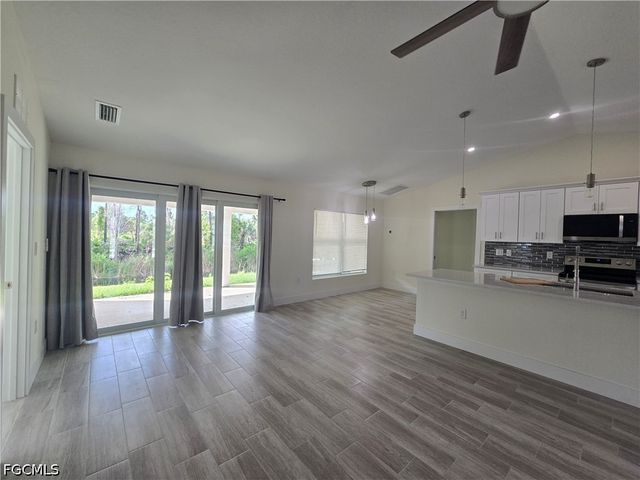51 Wilmington PKWY, Cape Coral, FL 33993