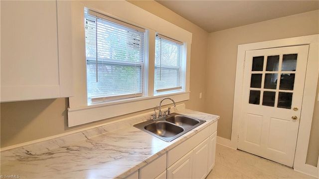 1009 Logan Street, Greensboro, NC 27406