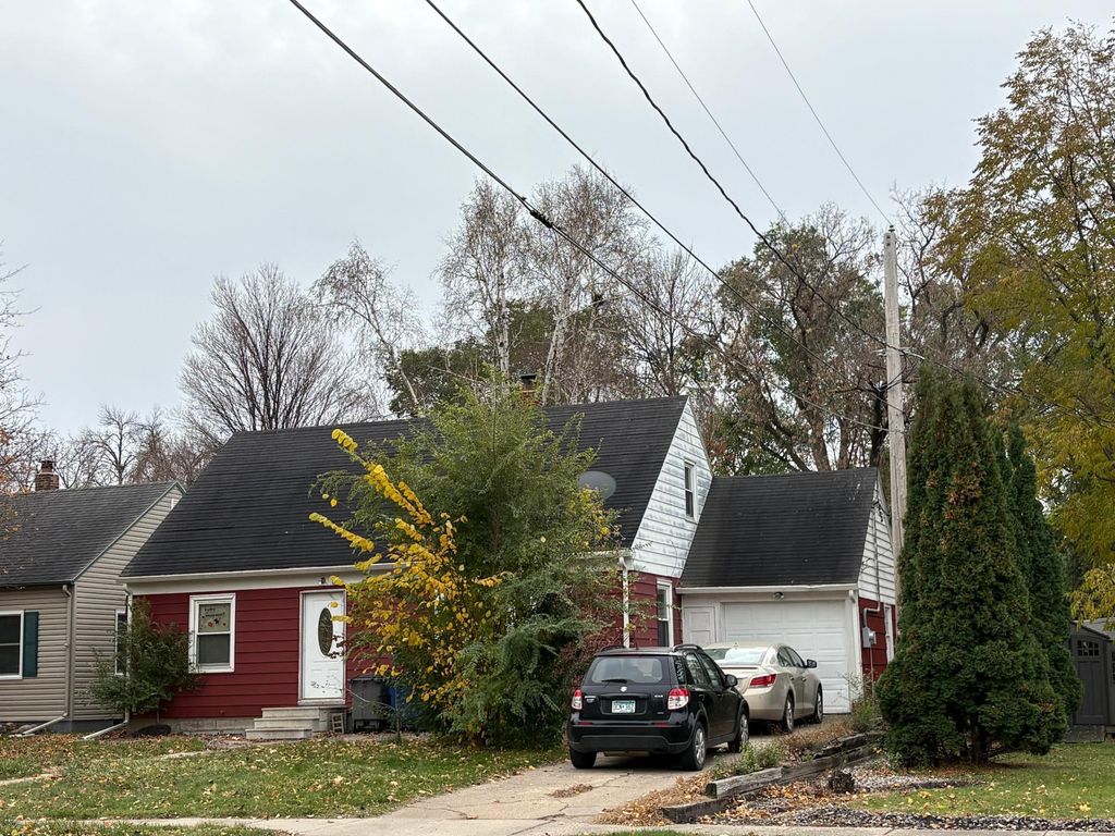 1313 10th Avenue S, Moorhead, MN 56560