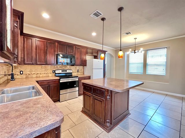 2639 Blackstone Drive, Grand Prairie, TX 75052