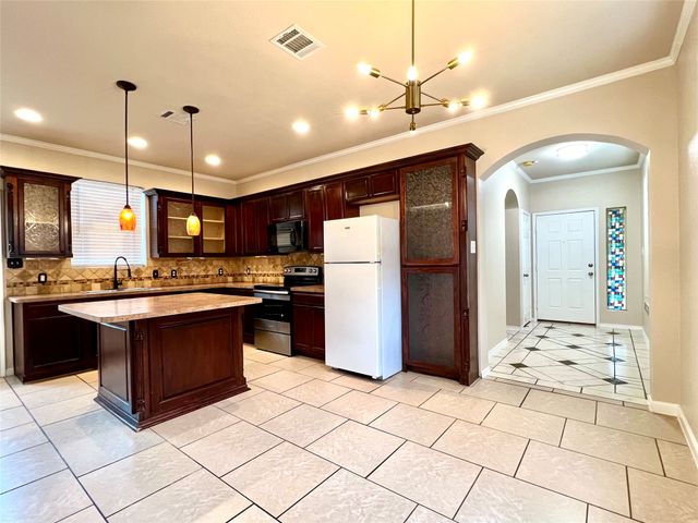 2639 Blackstone Drive, Grand Prairie, TX 75052