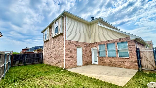 2639 Blackstone Drive, Grand Prairie, TX 75052