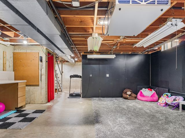 215 Fernwood Road, Montgomery, IL 60538