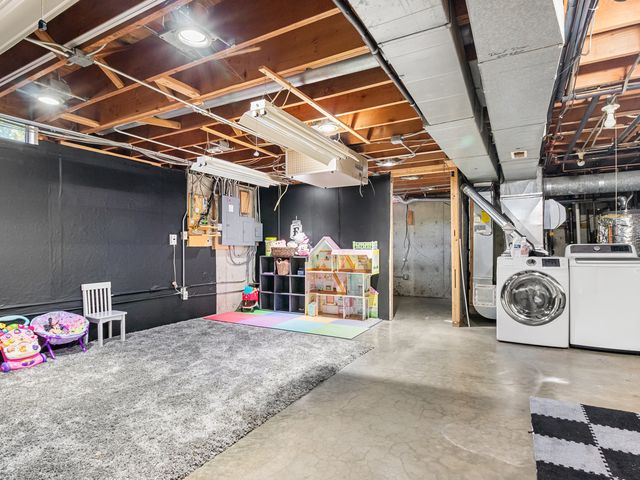 215 Fernwood Road, Montgomery, IL 60538