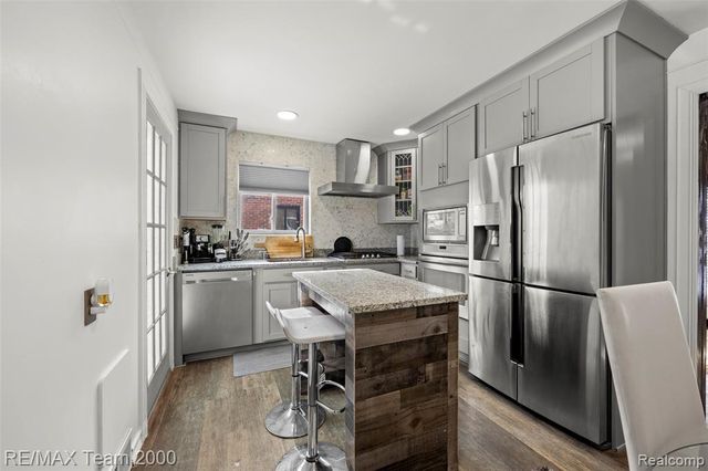 6336 Cambourne Road, Dearborn Heights, MI 48127