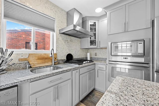 6336 Cambourne Road, Dearborn Heights, MI 48127