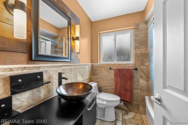 6336 Cambourne Road, Dearborn Heights, MI 48127