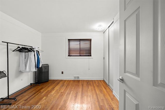 6336 Cambourne Road, Dearborn Heights, MI 48127