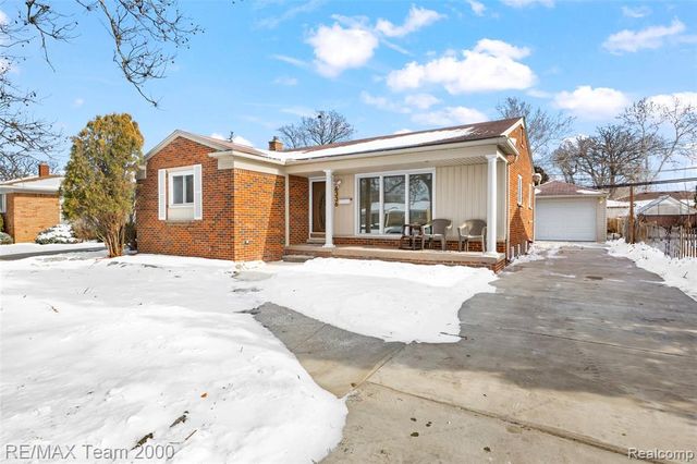 6336 Cambourne Road, Dearborn Heights, MI 48127