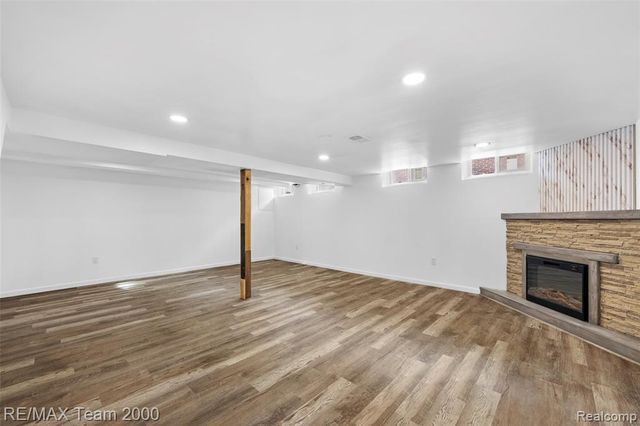 6336 Cambourne Road, Dearborn Heights, MI 48127