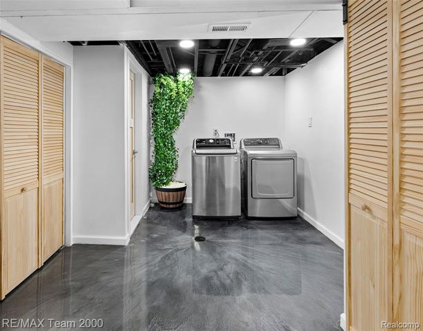 6336 Cambourne Road, Dearborn Heights, MI 48127