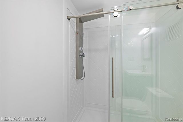 6336 Cambourne Road, Dearborn Heights, MI 48127