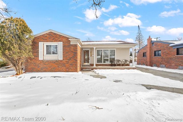 6336 Cambourne Road, Dearborn Heights, MI 48127