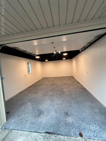 6336 Cambourne Road, Dearborn Heights, MI 48127