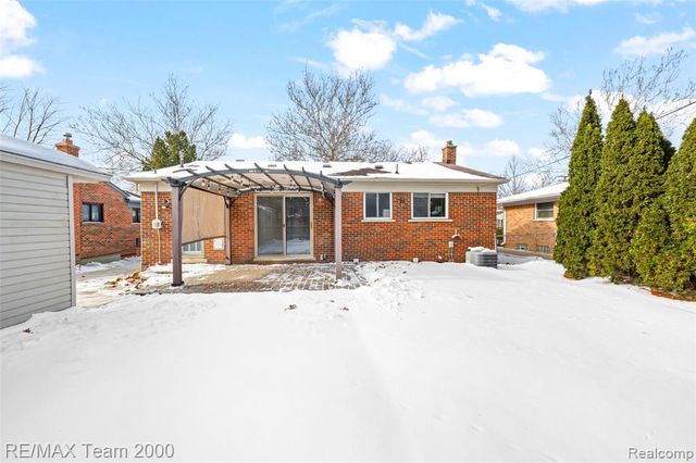 6336 Cambourne Road, Dearborn Heights, MI 48127