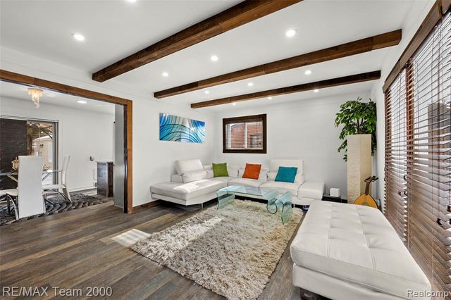 6336 Cambourne Road, Dearborn Heights, MI 48127