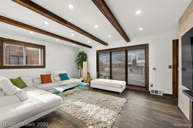 6336 Cambourne Road, Dearborn Heights, MI 48127