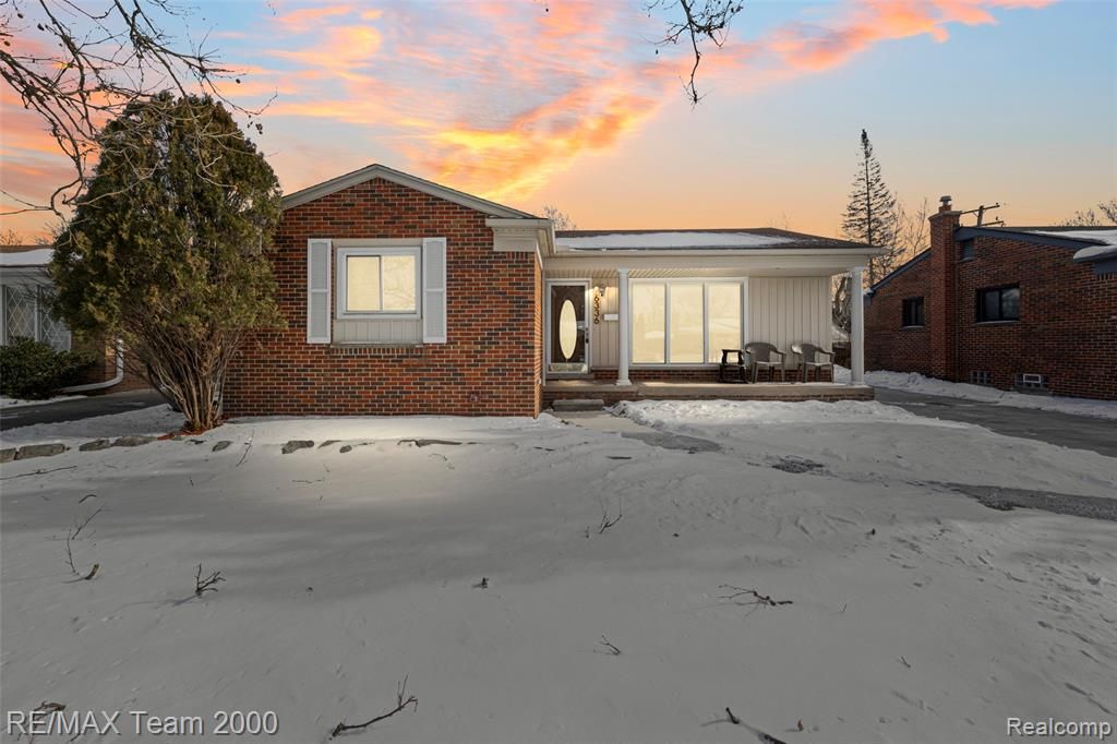 6336 Cambourne Road, Dearborn Heights, MI 48127
