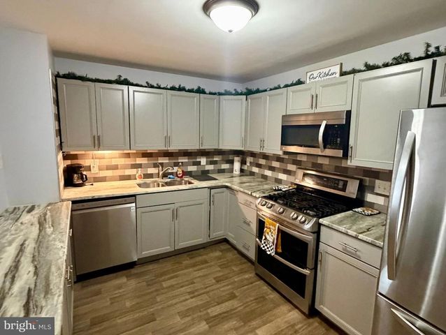 2001 SHIPLEY RD, Wilmington, DE 19803