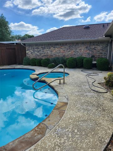 2112 Hunters Ridge, Carrollton, TX 75006
