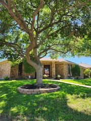 2112 Hunters Ridge, Carrollton, TX 75006