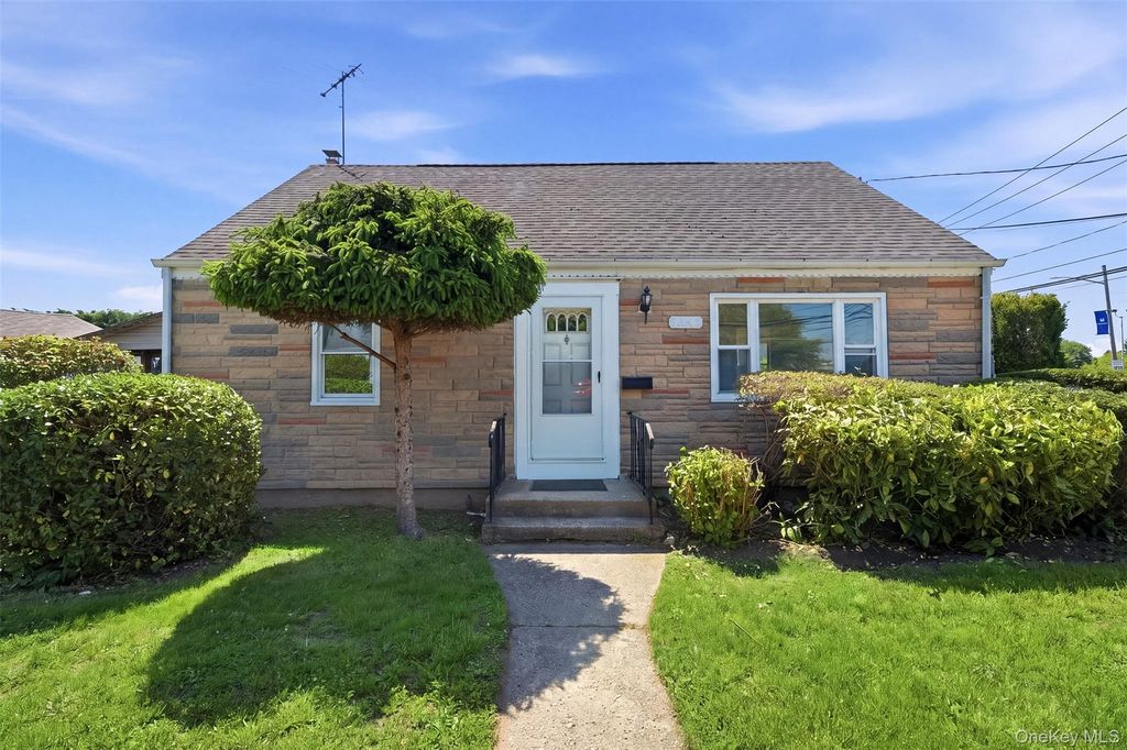 1082 Myron Street, Uniondale, NY 11553