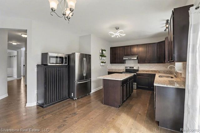 1143 Decker Drive, Lake Orion, MI 48359