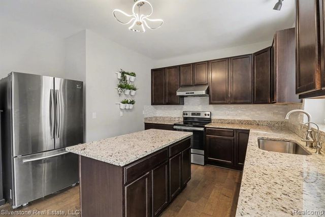 1143 Decker Drive, Lake Orion, MI 48359