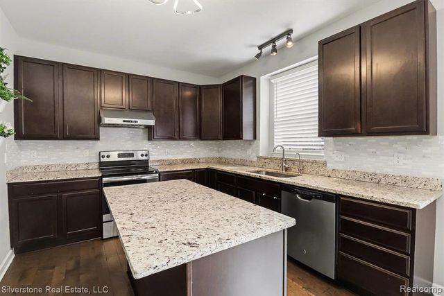 1143 Decker Drive, Lake Orion, MI 48359