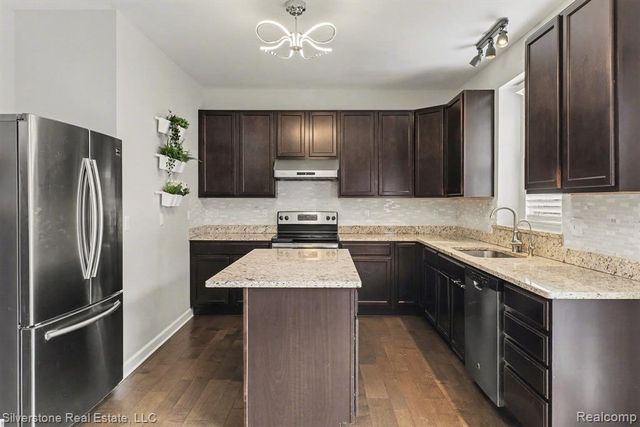 1143 Decker Drive, Lake Orion, MI 48359