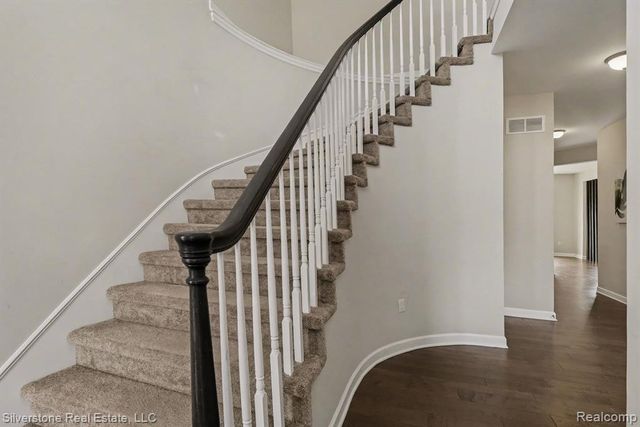 1143 Decker Drive, Lake Orion, MI 48359