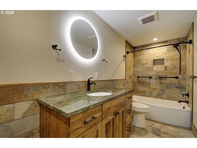 20301 Ne 225TH Ave, Brush Prairie, WA 98606