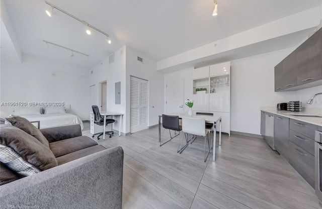 151 SE 1st St 1706, Miami, FL 33131