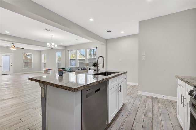 1411 Featherstone Street B, Houston, TX 77020